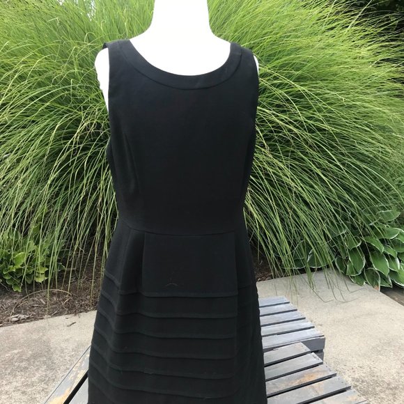 Ann Taylor Sleeveless Little Black Dress - Size 2 - Picture 3 of 5